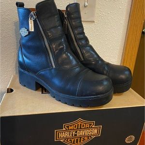 Awesome leather boots by Harley Davidson. Size 8.5